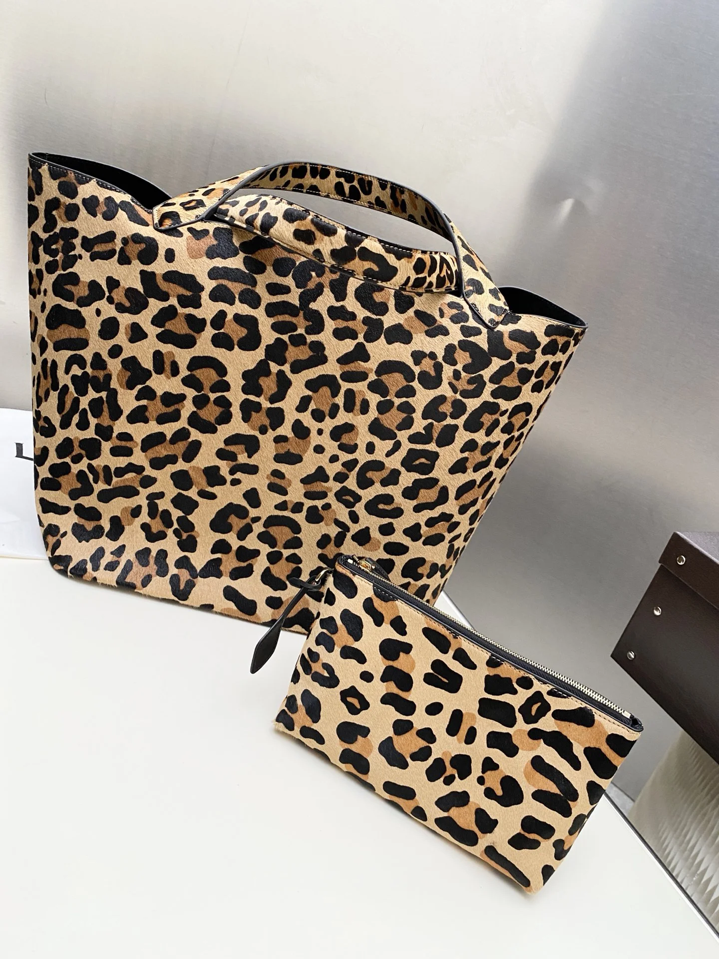 ALAIA Totes Bags Calfskin Leather (Brown-Black) 32X32X23CM I00202608100366 - Image 4