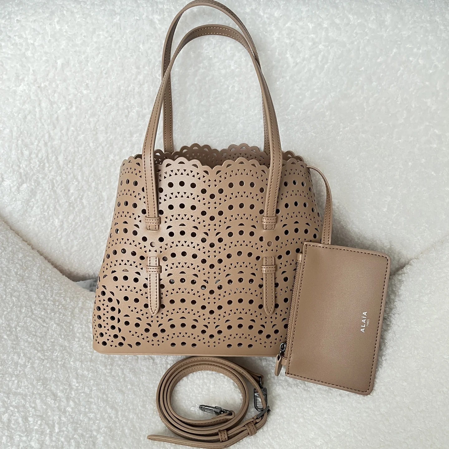 ALAIA Totes Bags Leather (Beige) 25X20X12CM F80202608100351