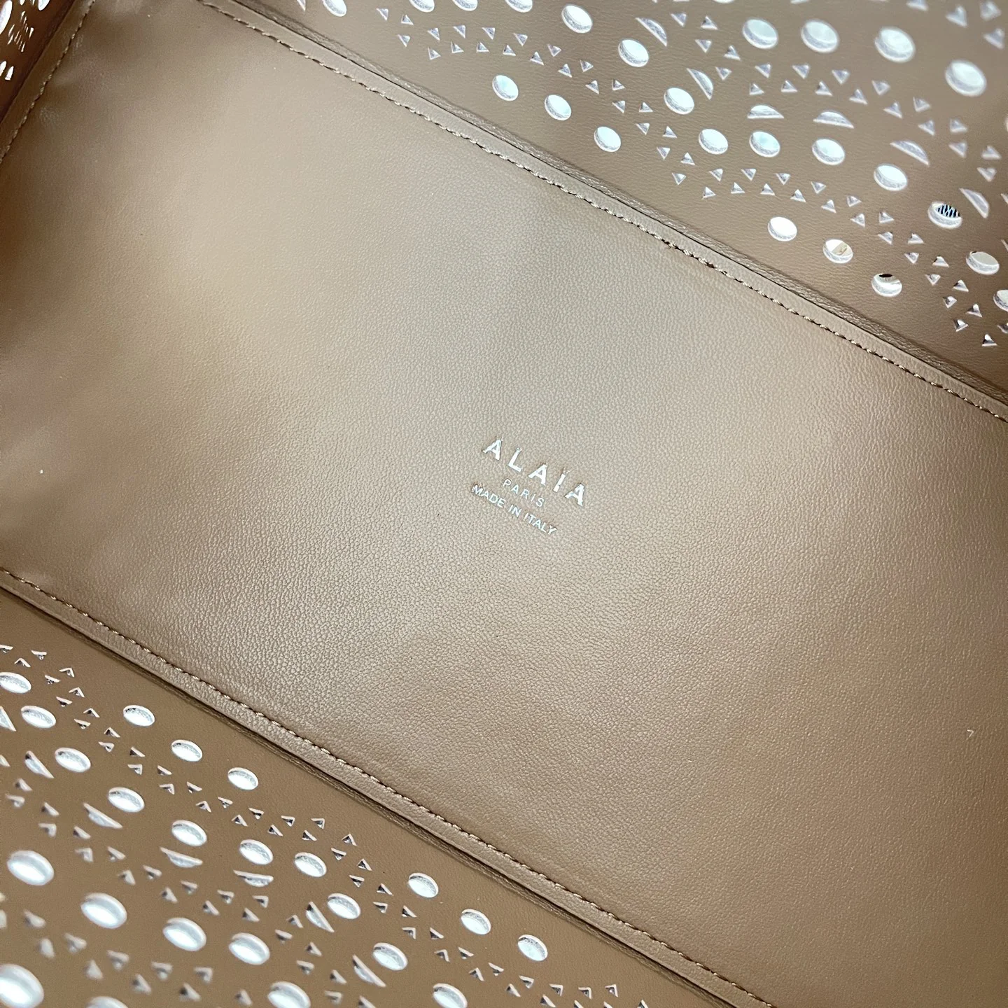 ALAIA Totes Bags Leather (Beige) 25X20X12CM F80202608100351 - Image 7
