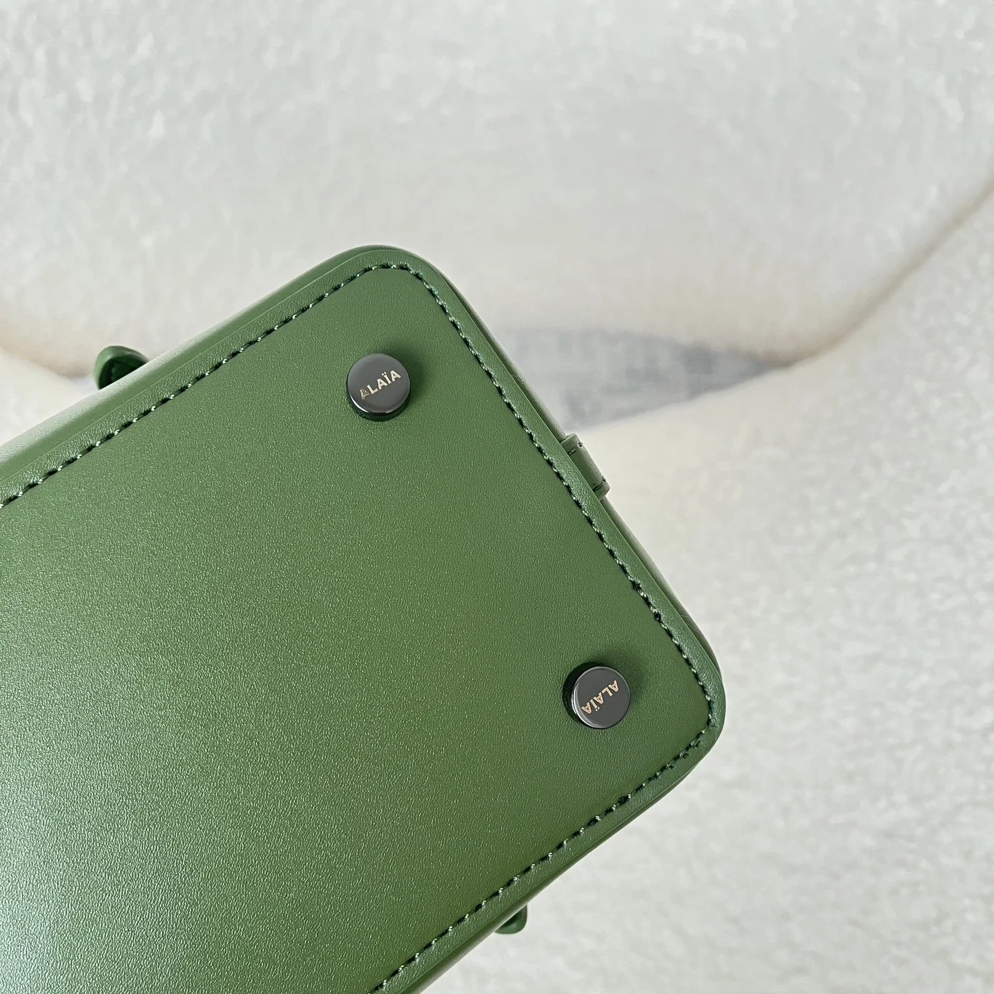 ALAIA Totes Bags Leather (Green) 20X18X10CM F30202608100343 - Image 5