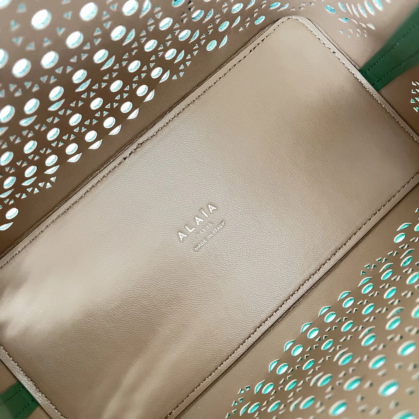 ALAIA Totes Bags Leather (Green) 20X18X10CM F30202608100343 - Image 7