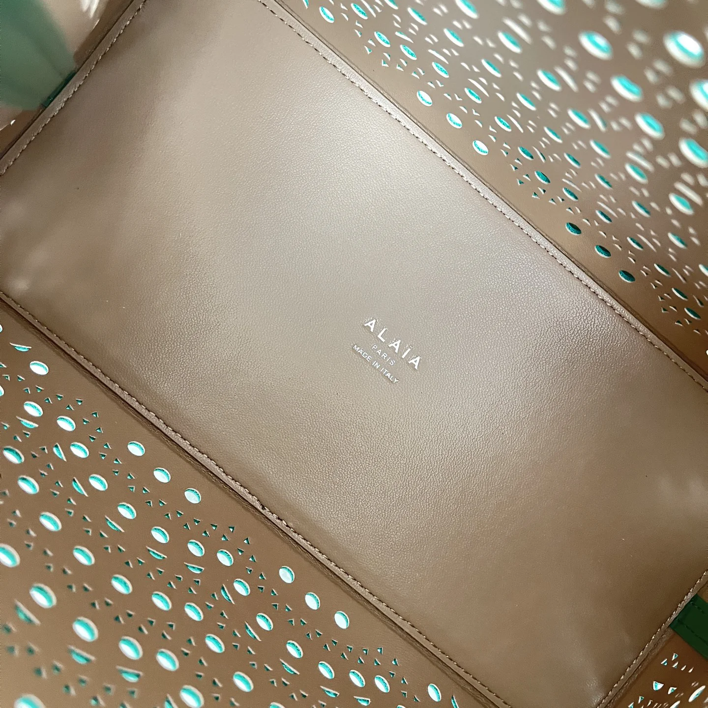 ALAIA Totes Bags Leather (Green) 25X20X12CM F80202608100350 - Image 7