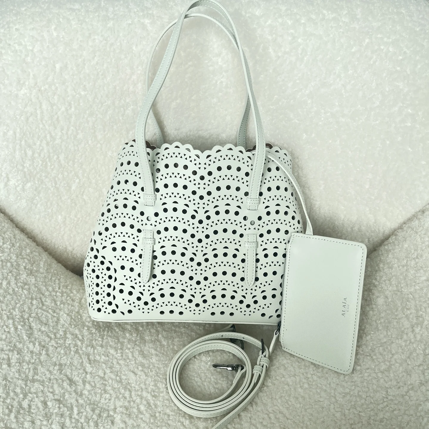 ALAIA Totes Bags Leather (White-Black) 25X20X12CM F80202608100349
