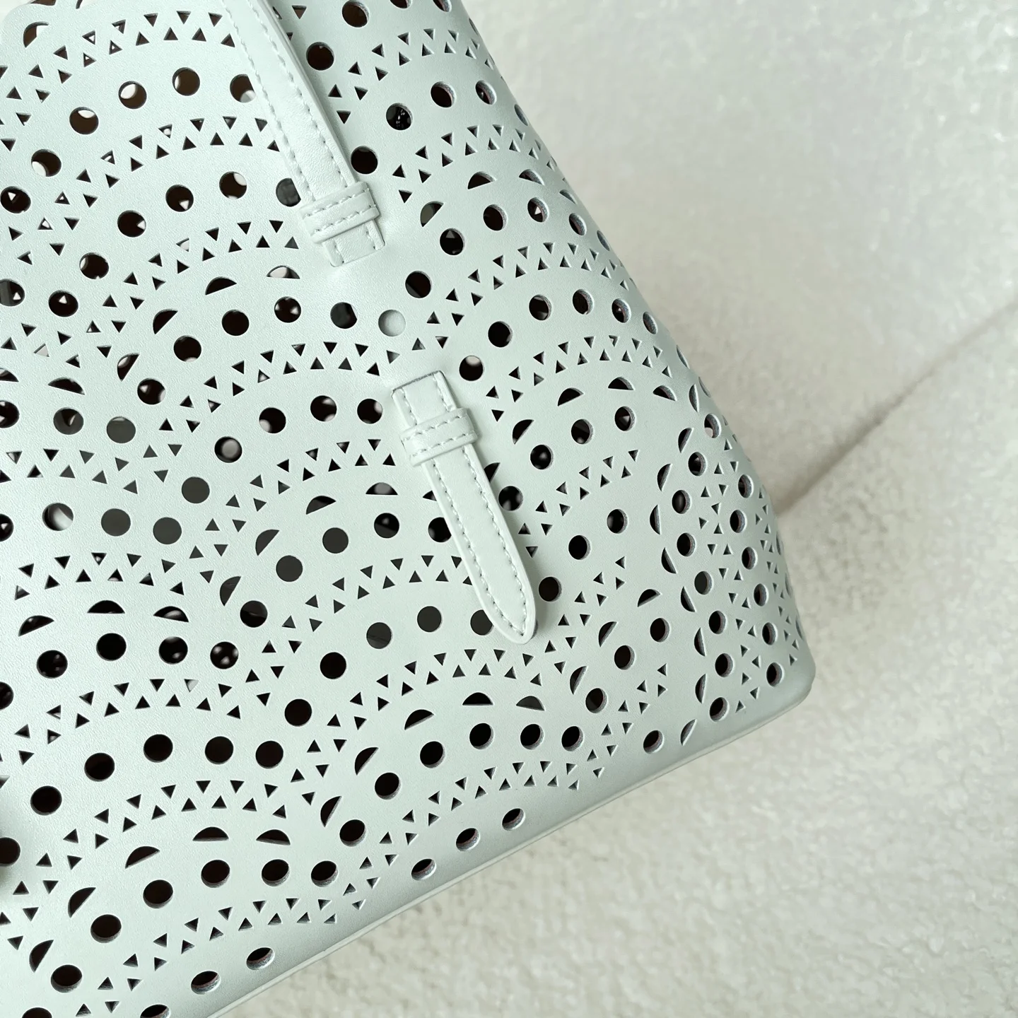 ALAIA Totes Bags Leather (White-Black) 25X20X12CM F80202608100349 - Image 4