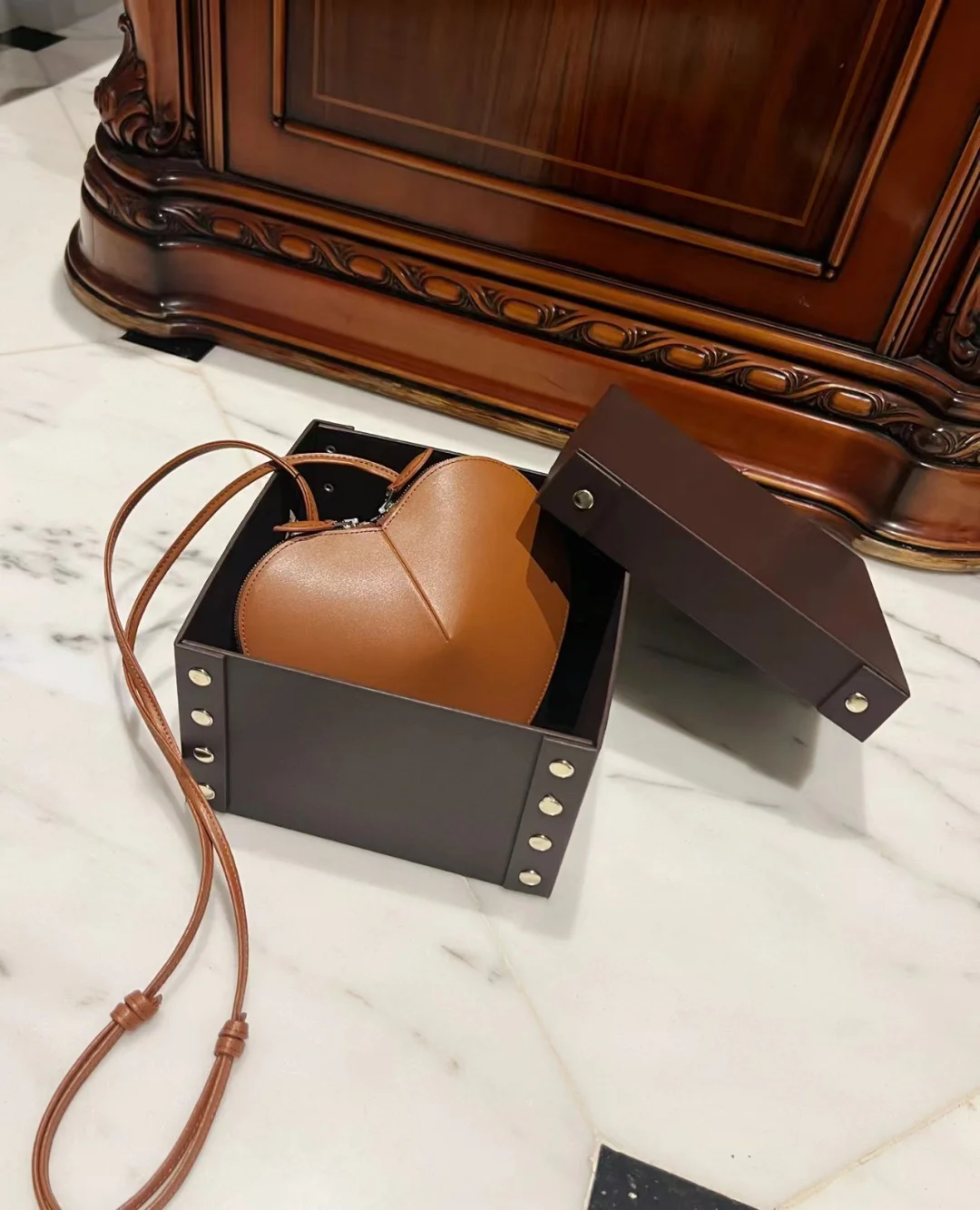 ALAIA Trend Bags Leather (Brown-Tan) One Size D60202608100326