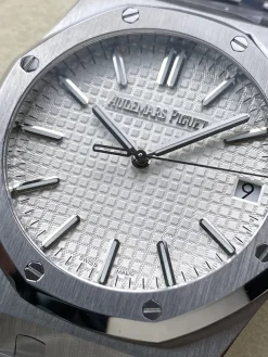 Alternative view of AUDEMARS PIGUET Royal Oak Automatic 15510ST (Silver Dial) 40mm A450202608050073