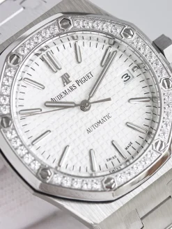 Alternative view of AUDEMARS PIGUET Royal Oak Automatic 15550ST (White-Black Dial) 37mm A600202608050119