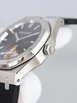 Alternative view of AUDEMARS PIGUET Royal Oak (Gray Dial) 37mm A650202608050165