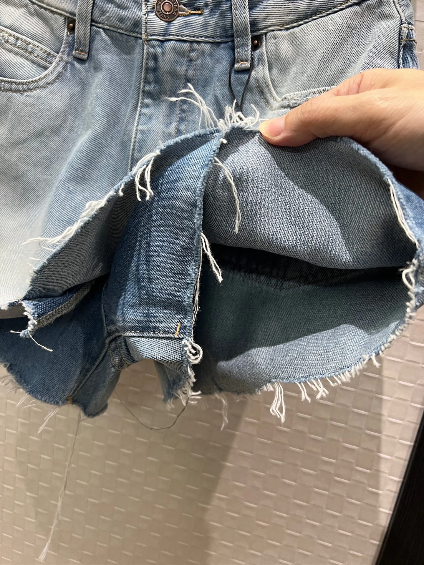 BALENCIAGA Shorts Denim 26-29 B10202608042384 - Image 6