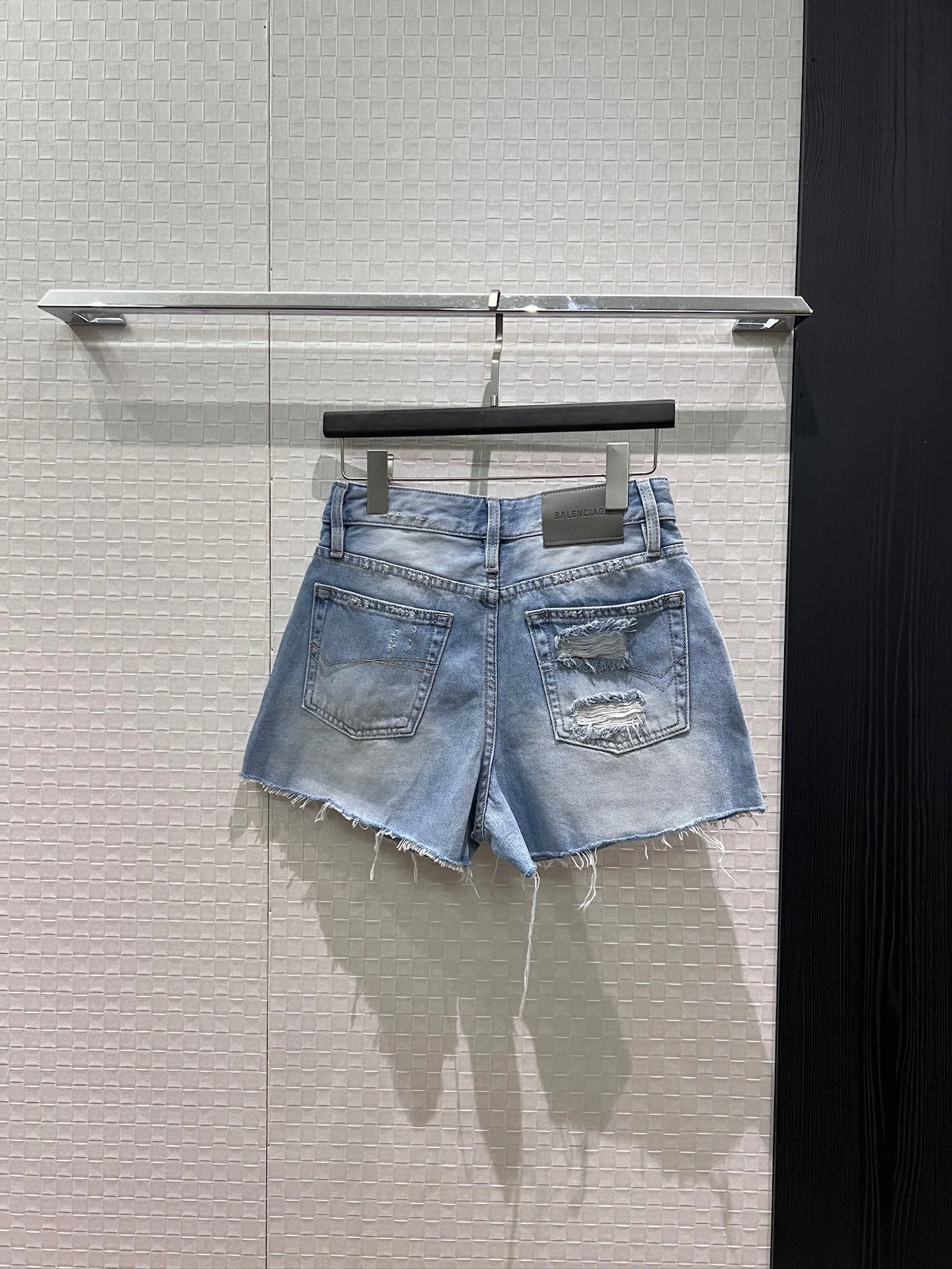 BALENCIAGA Shorts Denim 26-29 B10202608042384 - Image 7