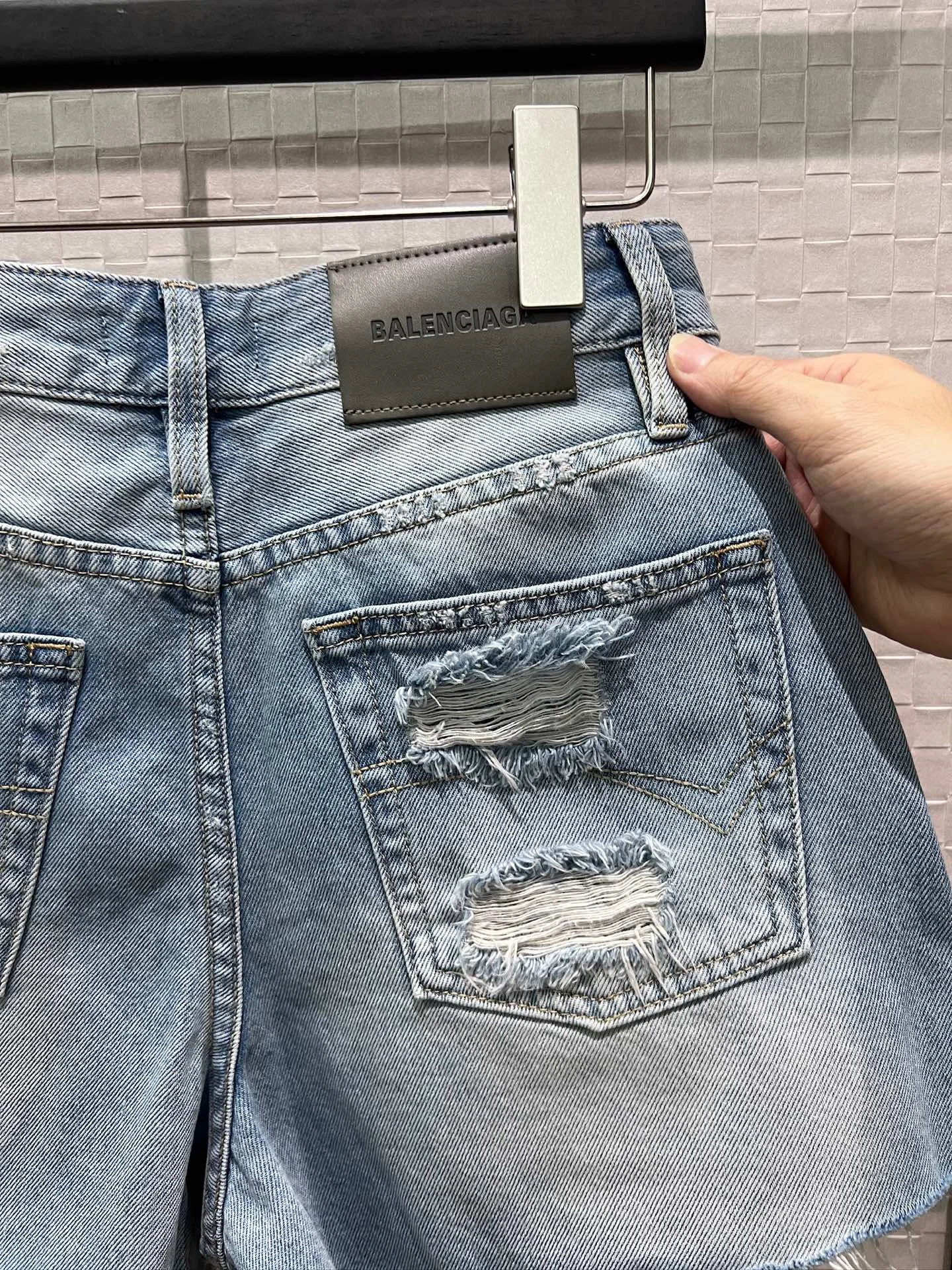 BALENCIAGA Shorts Denim 26-29 B10202608042384 - Image 8