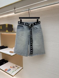 BALENCIAGA Shorts Denim 28-31 B25202608060330