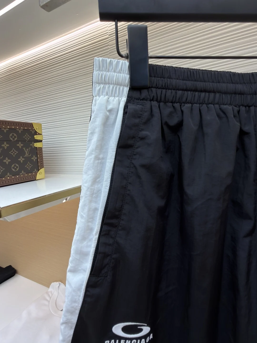 BALENCIAGA Shorts S-L A70202608060339 - Image 4