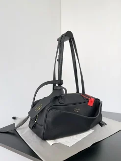 Alternative view of BALENCIAGA Shoulder Bags (Black-Red) E00202608100194