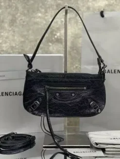 BALENCIAGA Shoulder Bags Leather (Black) 25X14X4CM D80202608100052