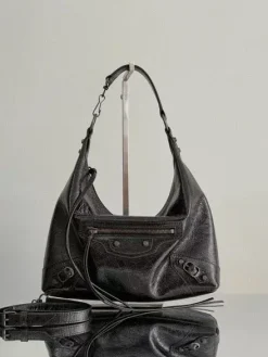 BALENCIAGA Shoulder Bags Leather (Black) 28X10X27 CM F00202608100167