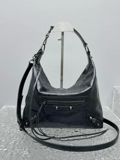 BALENCIAGA Shoulder Bags Leather (Black) 28X10X27CM F80202608100168