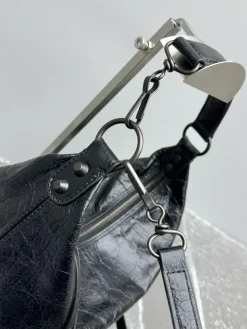 Alternative view of BALENCIAGA Shoulder Bags Leather (Black) 28X10X27CM F80202608100168