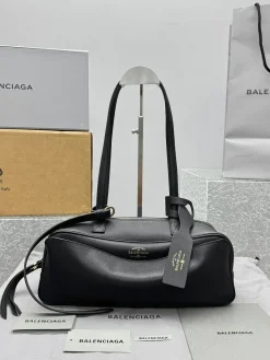 BALENCIAGA Shoulder Bags Leather (Black) 31X12X12CM F00202608100173