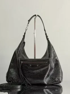 BALENCIAGA Shoulder Bags Leather (Black) 37X11X35CM G00202608100175