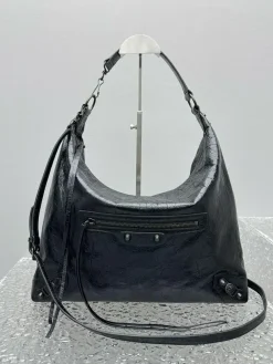 BALENCIAGA Shoulder Bags Leather (Black) 37X11X35CM G80202608100176