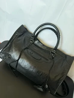 Alternative view of BALENCIAGA Shoulder Bags Leather (Black) 46X17X30CM H40202608100182
