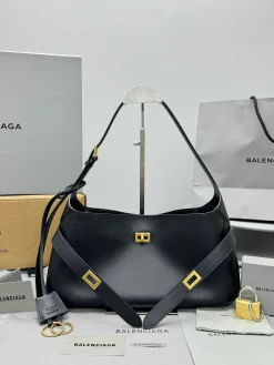 BALENCIAGA Shoulder Bags Leather (Black-Gold) 35X17X10CM F50202608100190