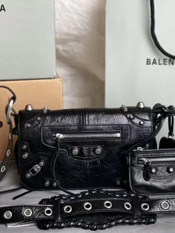 BALENCIAGA Shoulder Bags Waxed Leather (Black) 24X14X5 CM G50202608100314