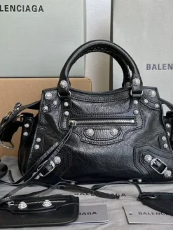 BALENCIAGA Trend Bags Waxed Leather (Black-Silver) 26X13X18CM F50202608100316