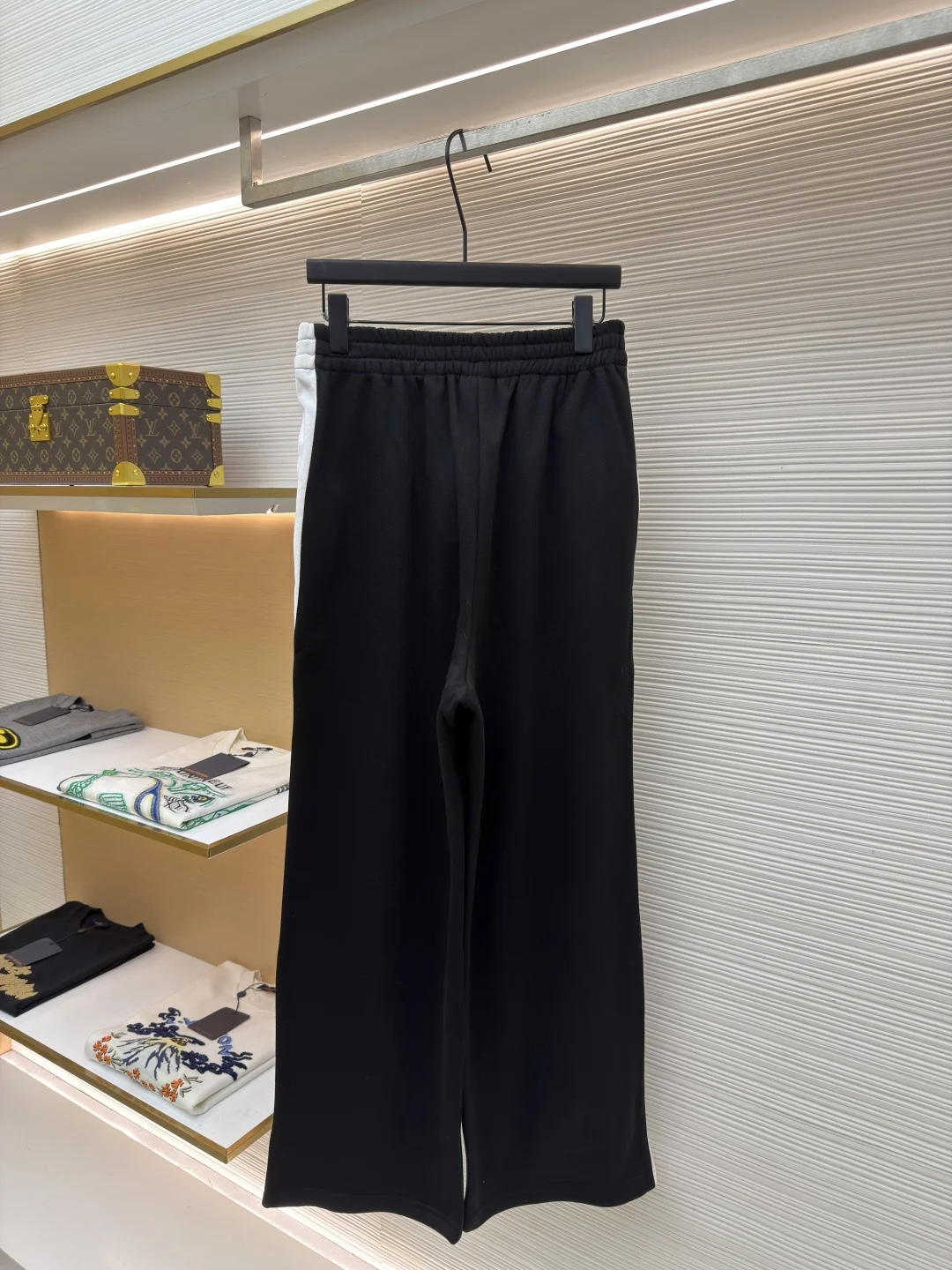 BALENCIAGA Trousers S-L B25202608060343 - Image 2