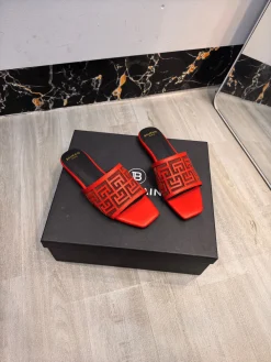 Alternative view of BALMAIN Slides Leather EU36-42 B70202608031391
