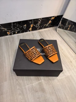 Alternative view of BALMAIN Slides Leather EU36-42 B70202608031393