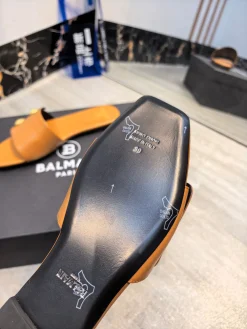 Alternative view of BALMAIN Slides Leather EU36-42 B80202608031436
