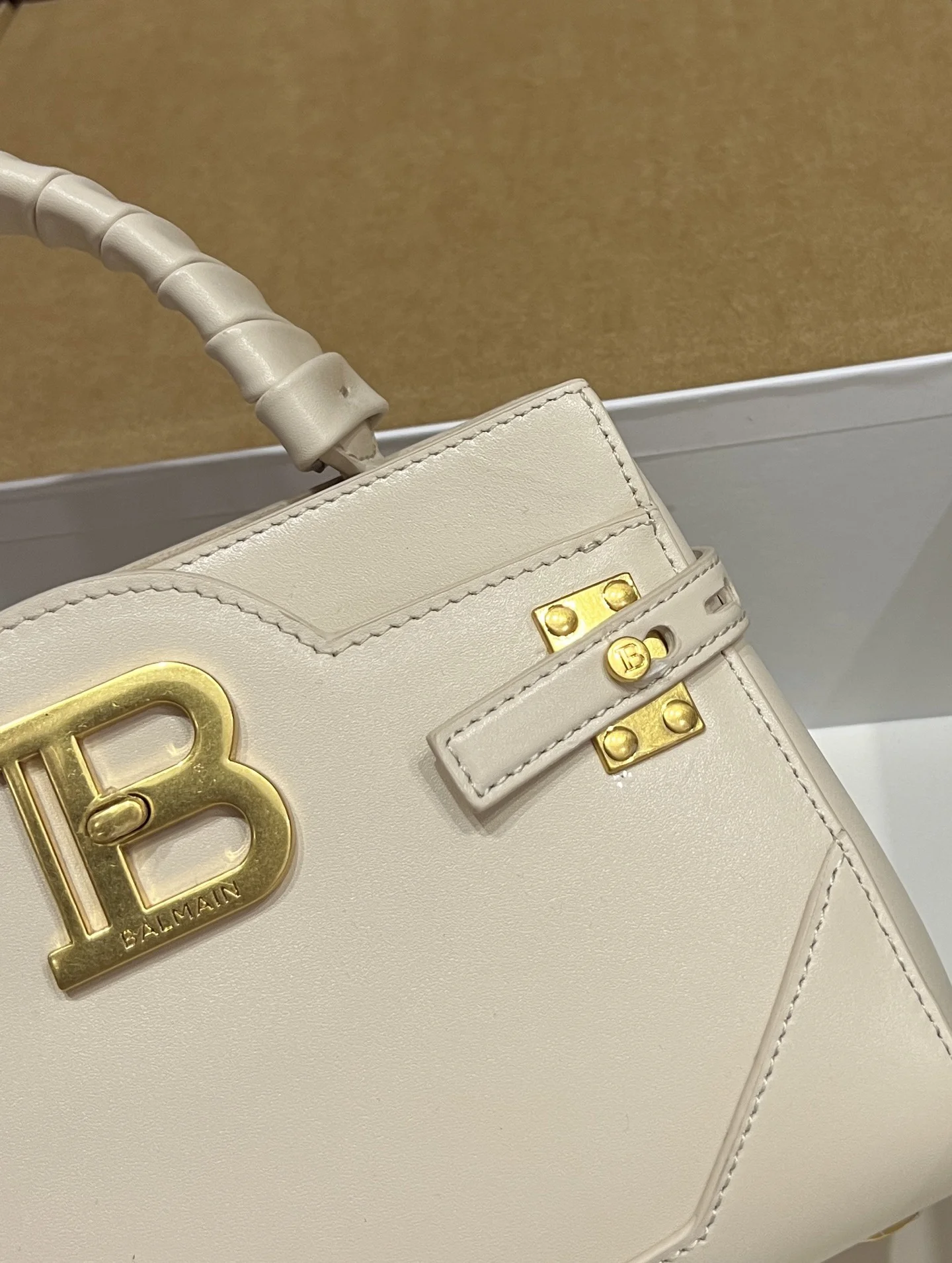 BALMAIN Top Handle Bags Calf Leather (Cream-Gold) 22X17X11CM H60202608100306 - Image 4