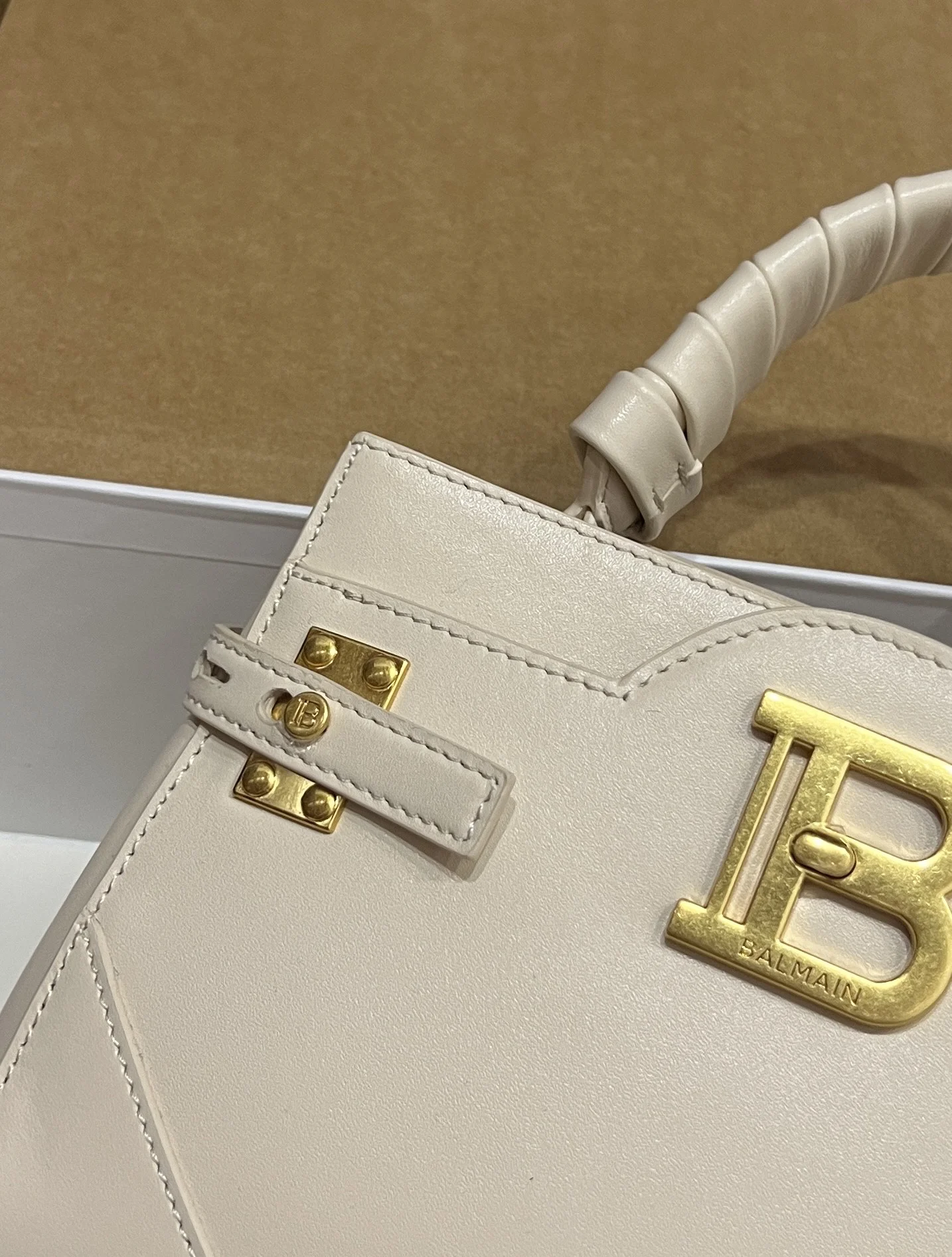 BALMAIN Top Handle Bags Calf Leather (Cream-Gold) 22X17X11CM H60202608100306 - Image 6