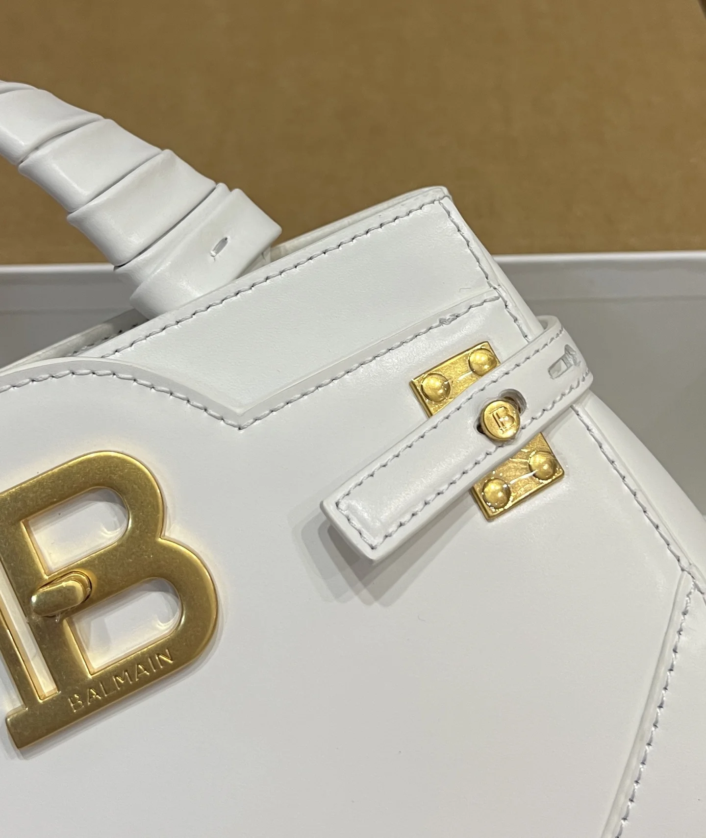 BALMAIN Top Handle Bags Calf Leather (White-Gold) 22X17X11CM H60202608100307 - Image 4