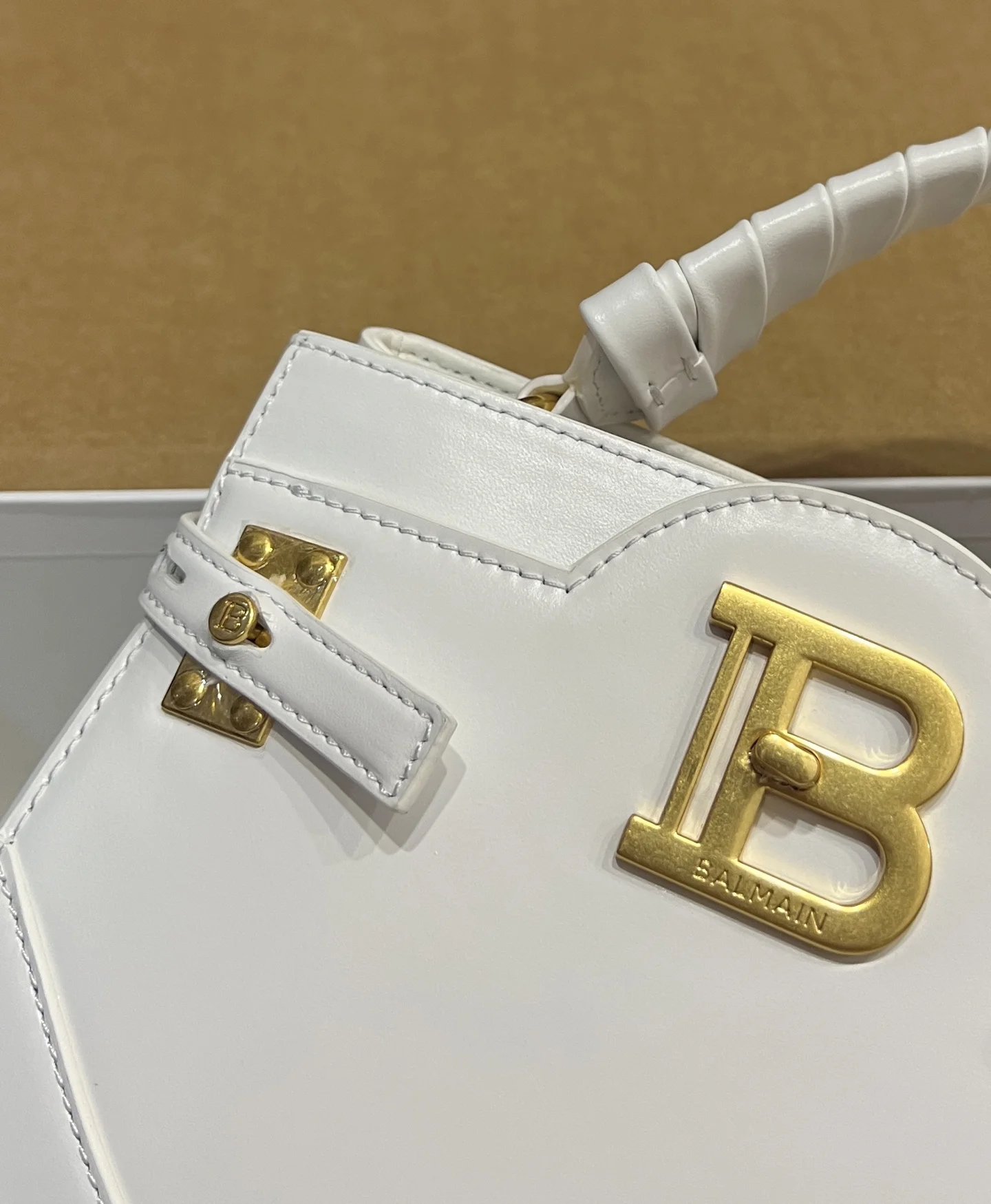 BALMAIN Top Handle Bags Calf Leather (White-Gold) 22X17X11CM H60202608100307 - Image 6