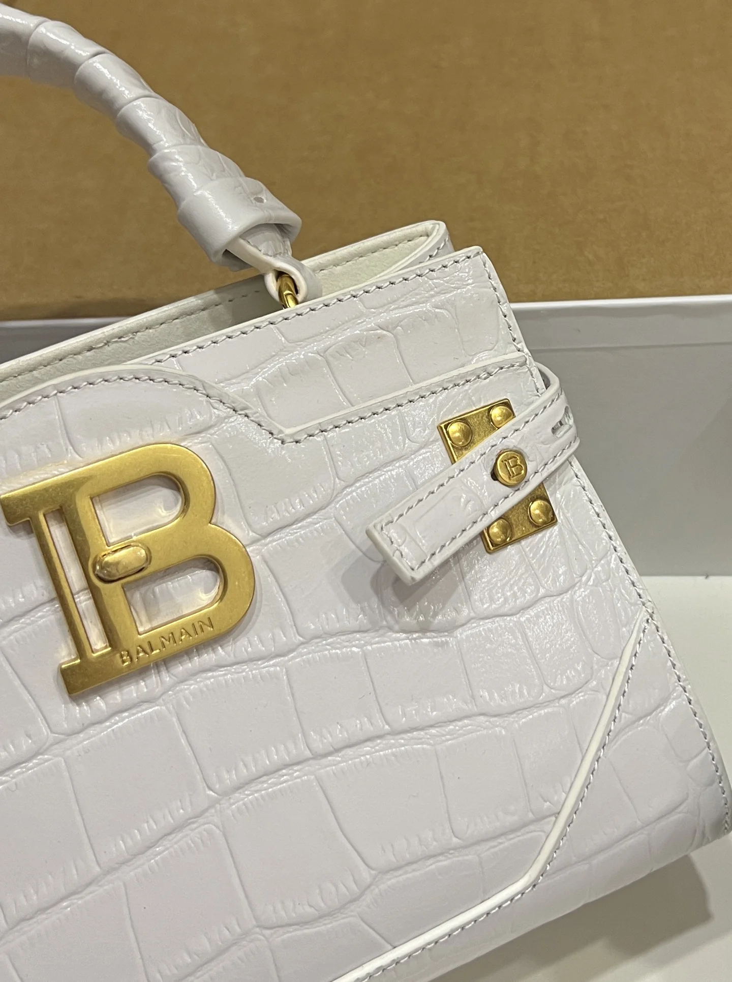 BALMAIN Top Handle Bags Embossed Calfskin (White-Gold) 22X17X11CM H60202608100303 - Image 4