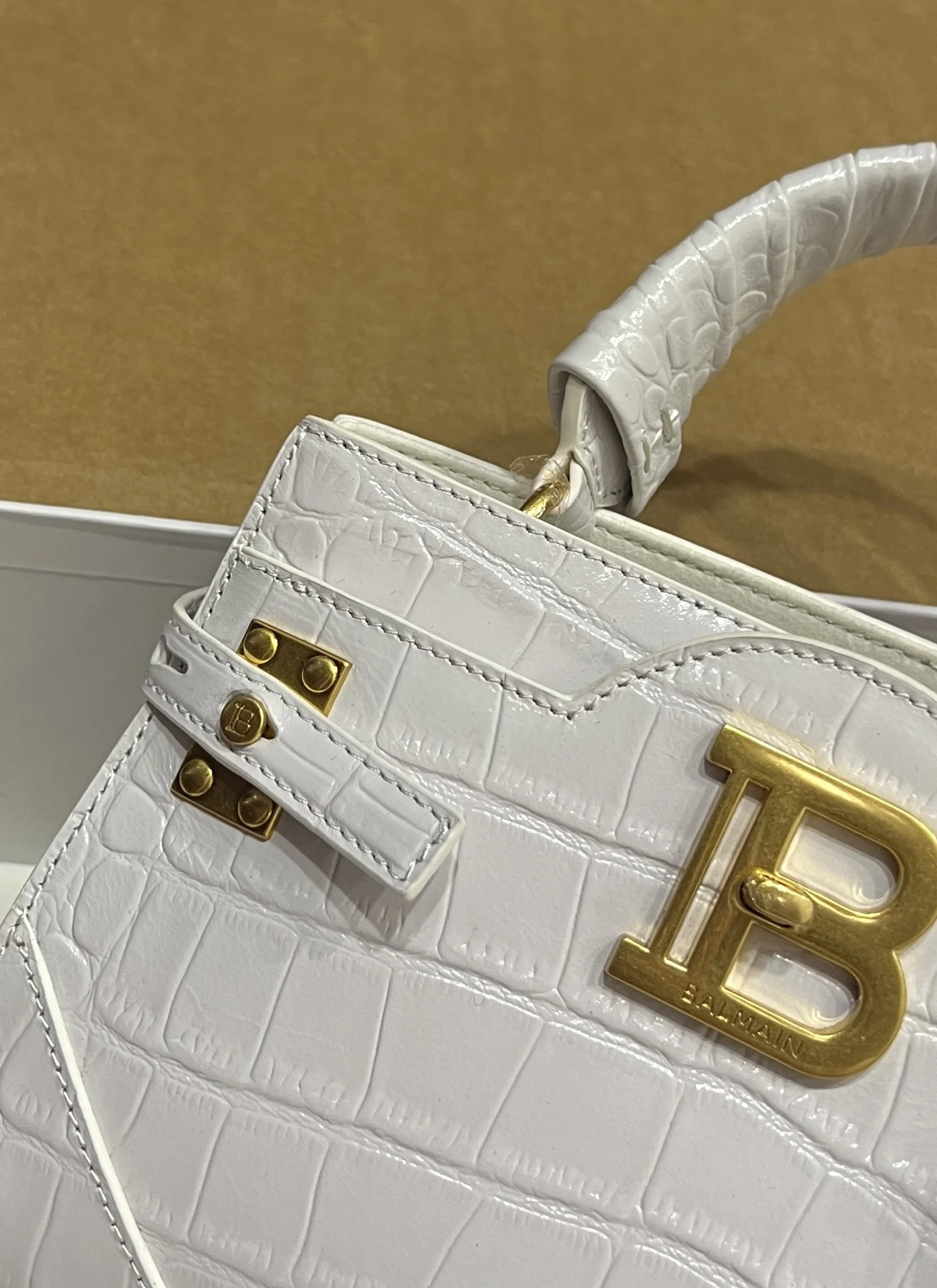 BALMAIN Top Handle Bags Embossed Calfskin (White-Gold) 22X17X11CM H60202608100303 - Image 6
