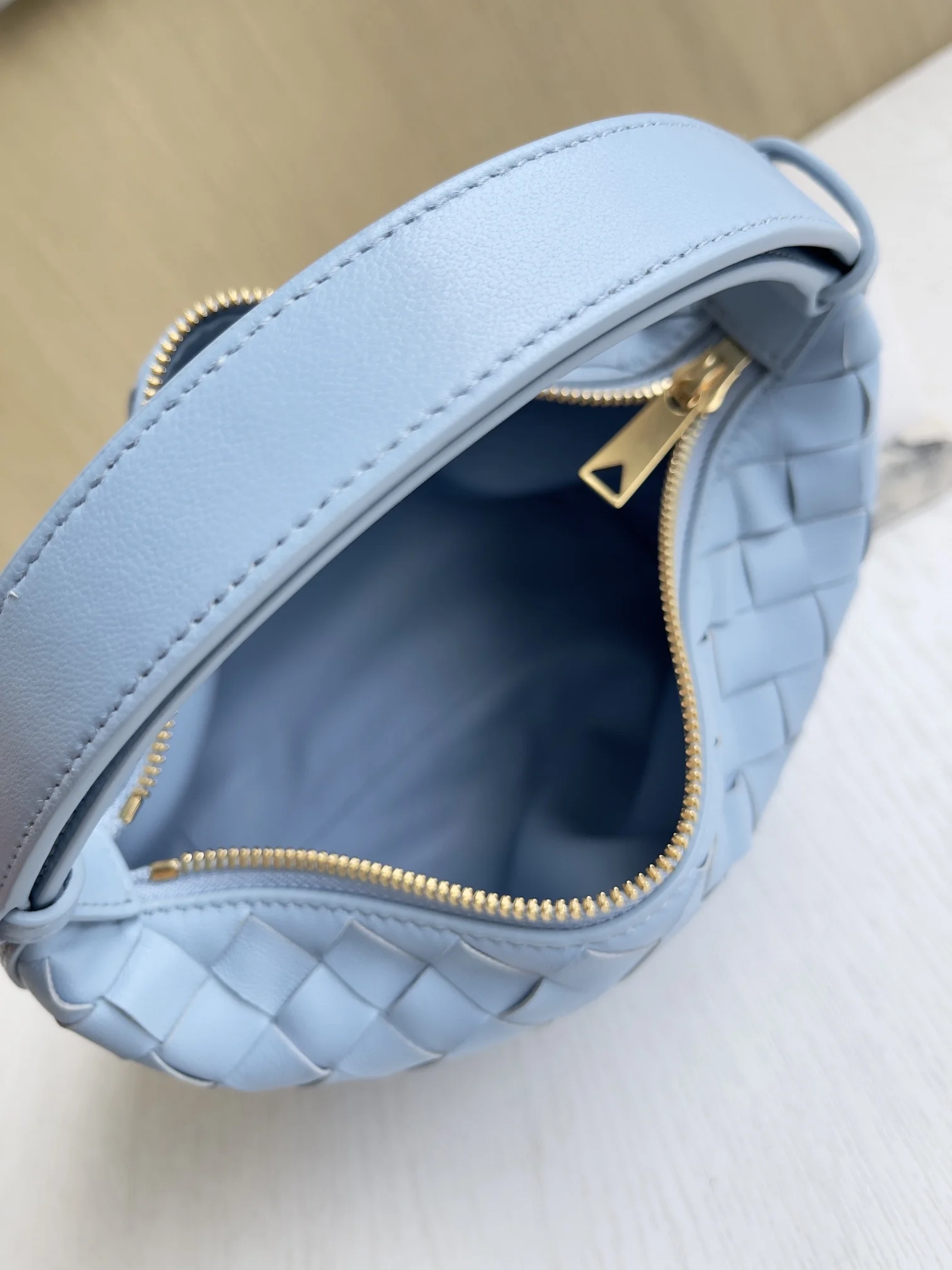 BOTTEGA VENETA Bucket Bags Intrecciato Leather (Blue) 22X13X9CM F80202608080212 - Image 9