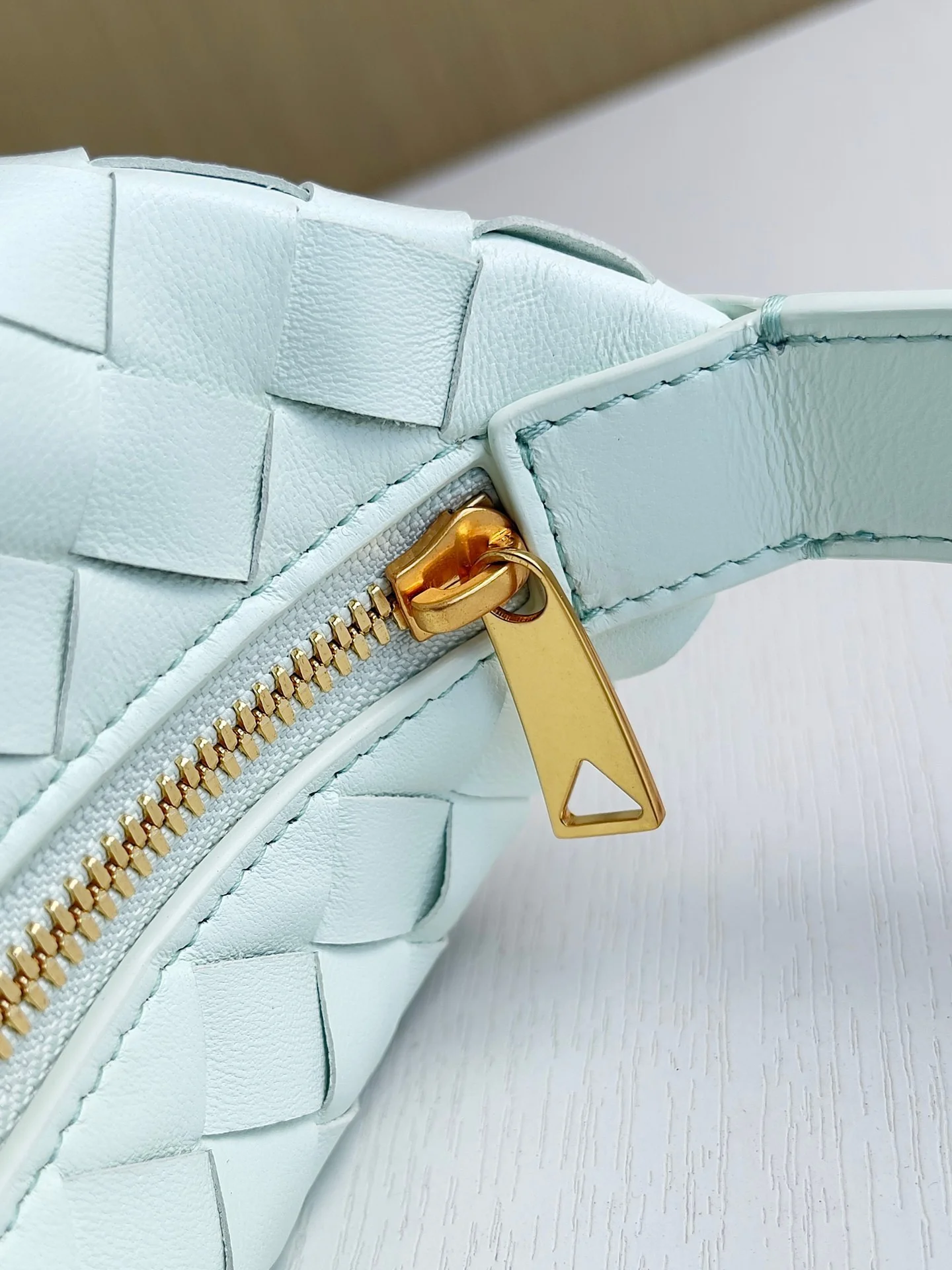 BOTTEGA VENETA Bucket Bags Intrecciato Leather (Mintgreen-Gold) 22X13X9CM F80202608080198 - Image 6