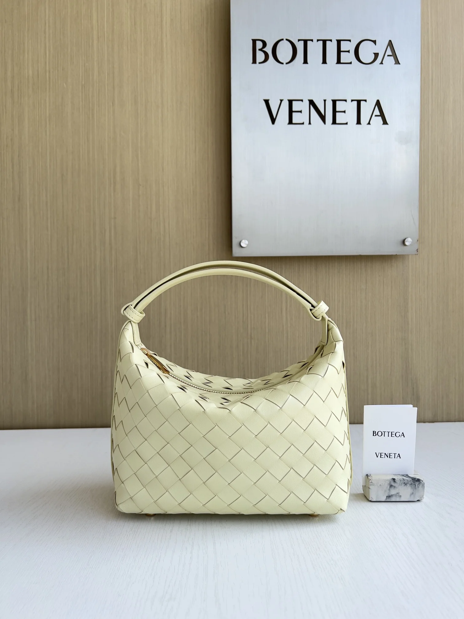 BOTTEGA VENETA Bucket Bags Intrecciato Leather (Yellow) 22X13X9CM F80202608080209