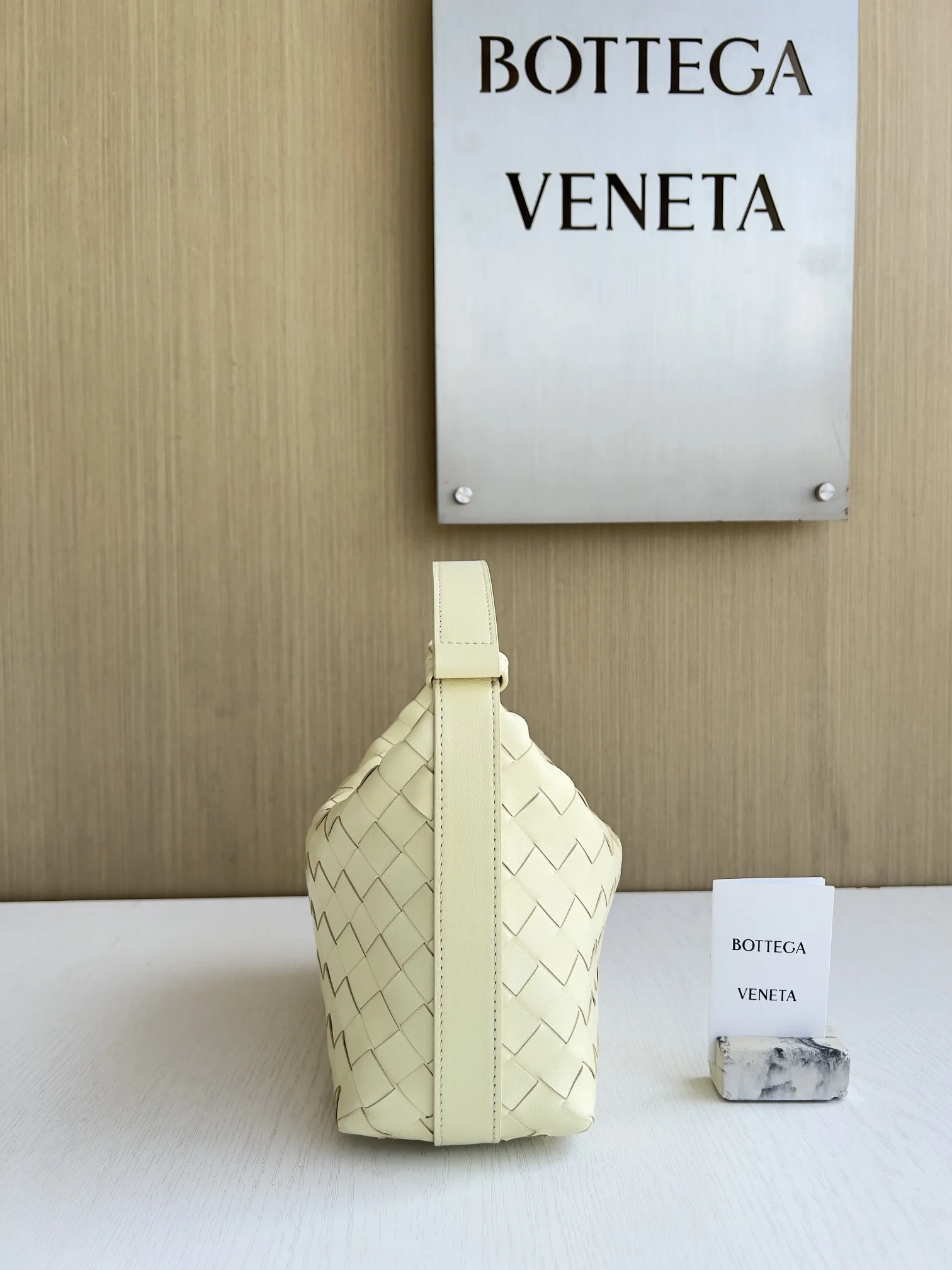 BOTTEGA VENETA Bucket Bags Intrecciato Leather (Yellow) 22X13X9CM F80202608080209 - Image 2