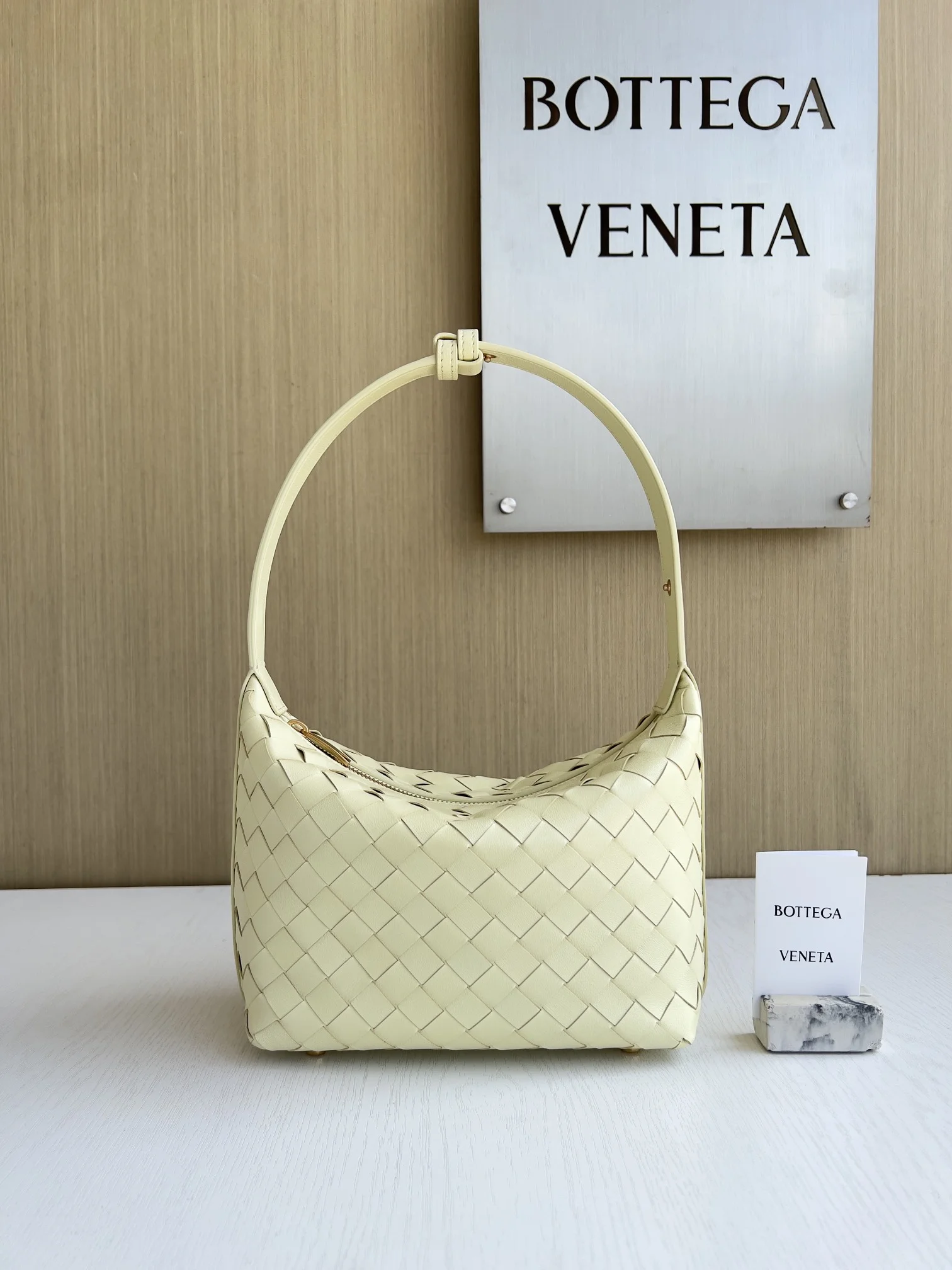 BOTTEGA VENETA Bucket Bags Intrecciato Leather (Yellow) 22X13X9CM F80202608080209 - Image 3