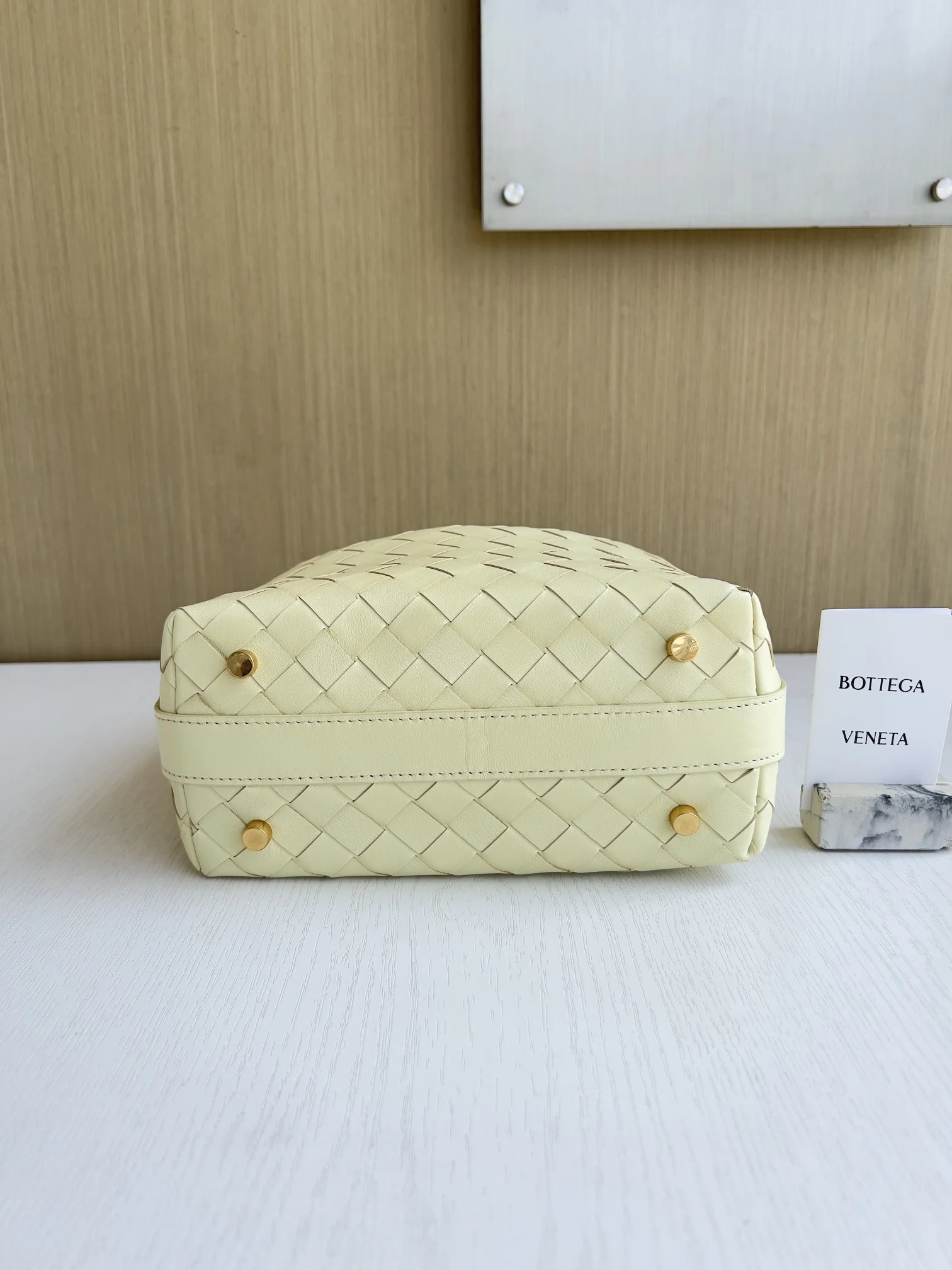 BOTTEGA VENETA Bucket Bags Intrecciato Leather (Yellow) 22X13X9CM F80202608080209 - Image 4