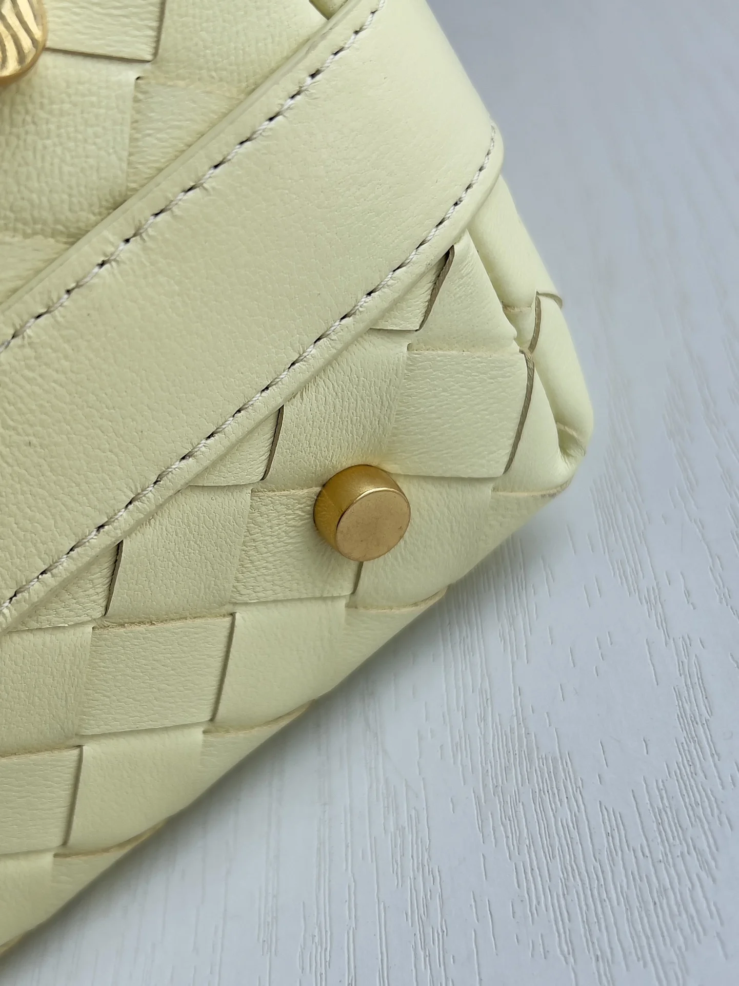BOTTEGA VENETA Bucket Bags Intrecciato Leather (Yellow) 22X13X9CM F80202608080209 - Image 5