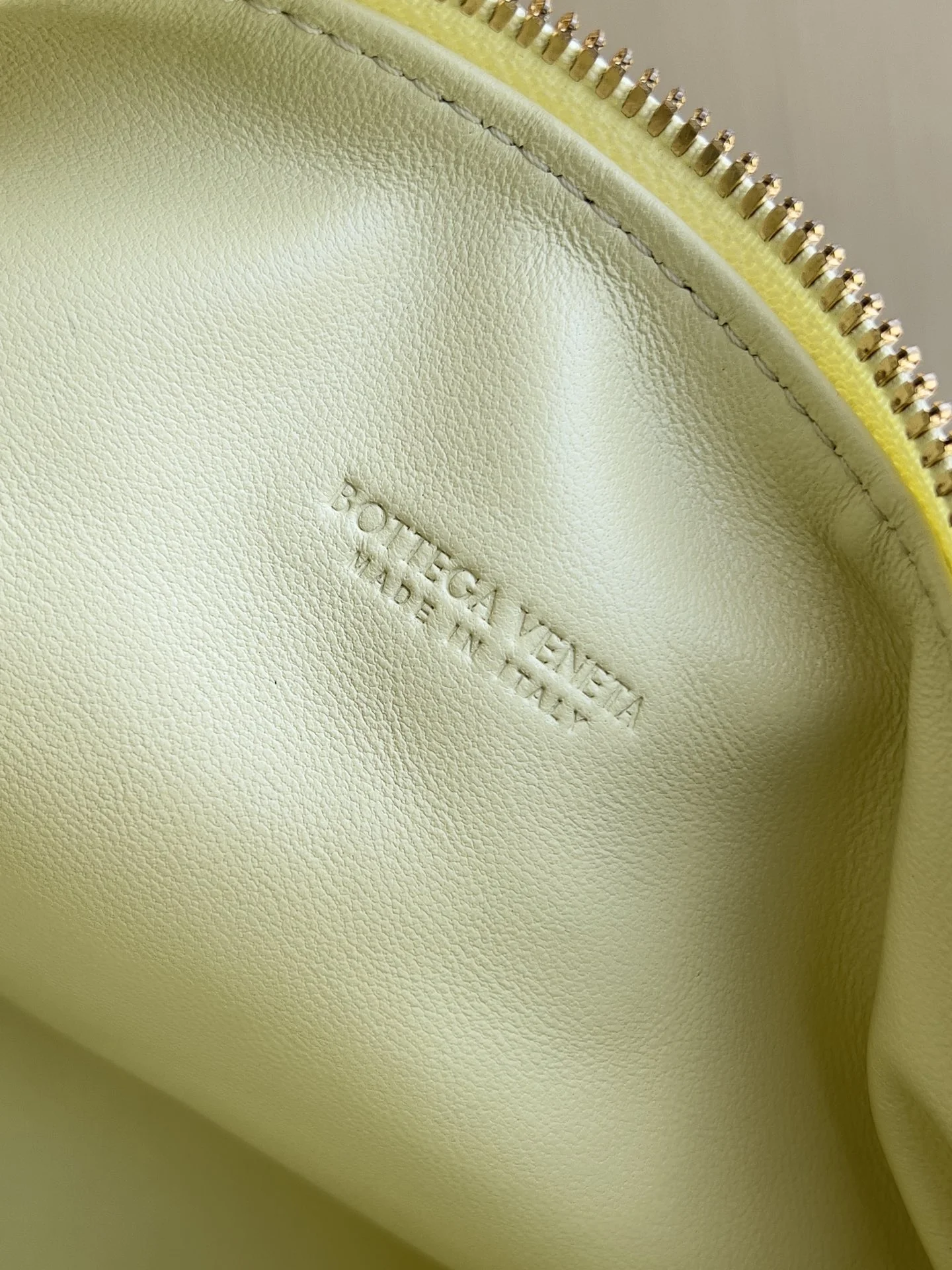 BOTTEGA VENETA Bucket Bags Intrecciato Leather (Yellow) 22X13X9CM F80202608080209 - Image 7