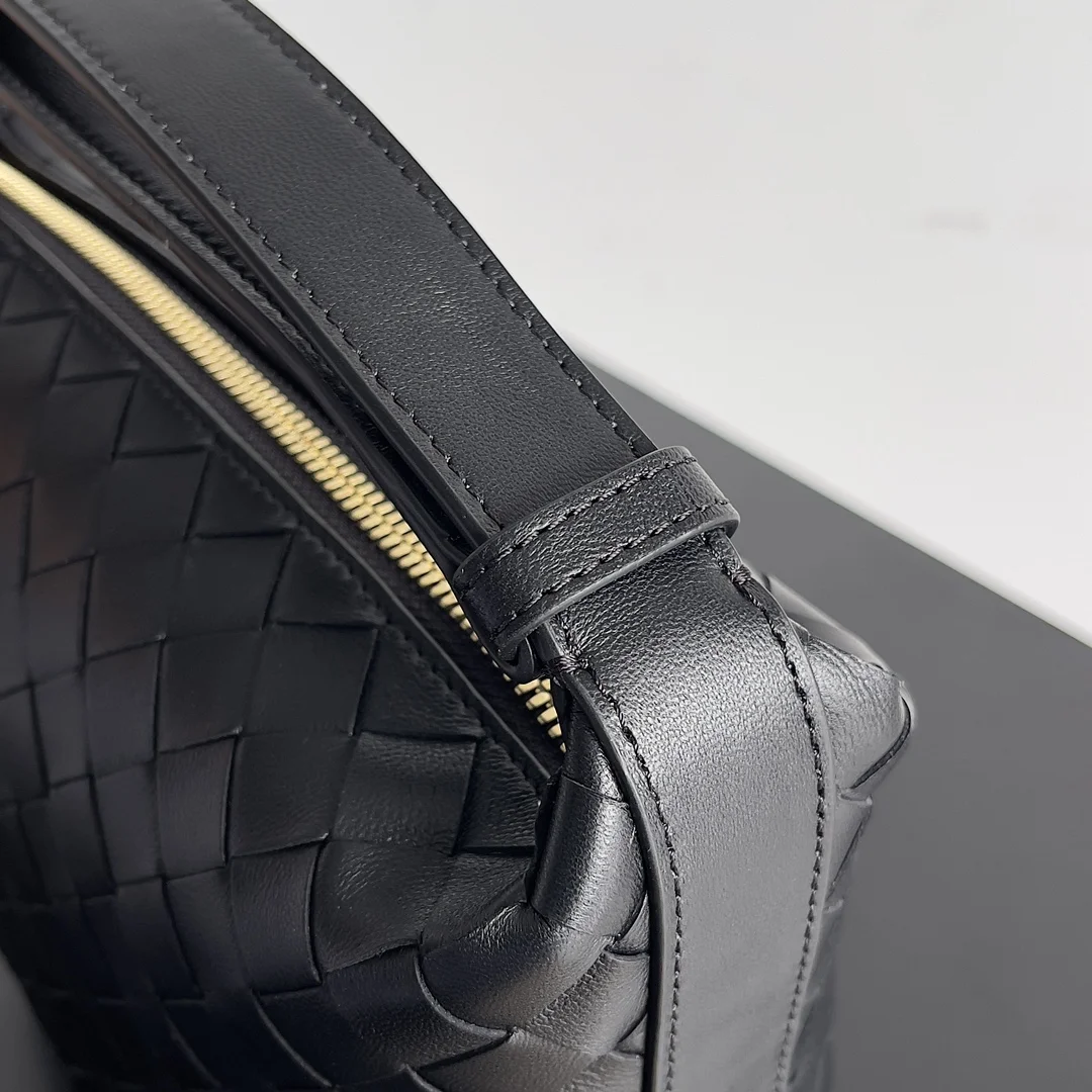 BOTTEGA VENETA Bucket Bags Nappa Lambskin (Black-Gold) 22X13X9 F80202608080245 - Image 5