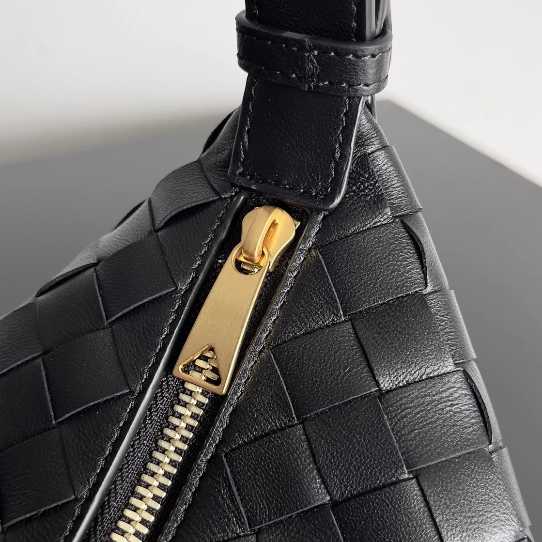 BOTTEGA VENETA Bucket Bags Nappa Lambskin (Black-Gold) 22X13X9 F80202608080245 - Image 6