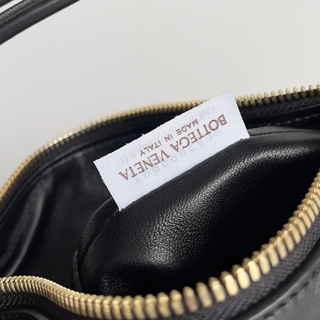 BOTTEGA VENETA Bucket Bags Nappa Lambskin (Black-Gold) 22X13X9 F80202608080245 - Image 7